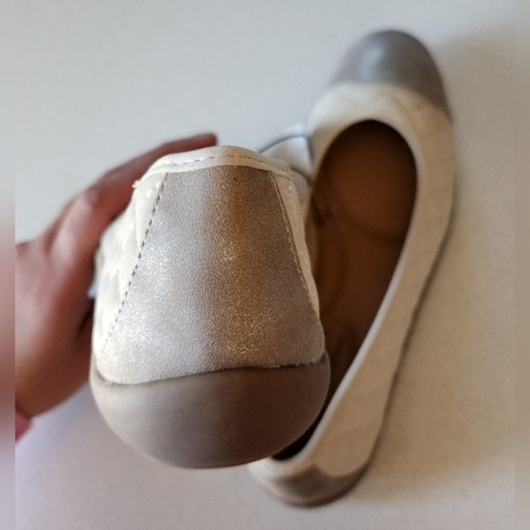 Women's Cap Toe Quilted Ballet Flats - Picture 2 of 4